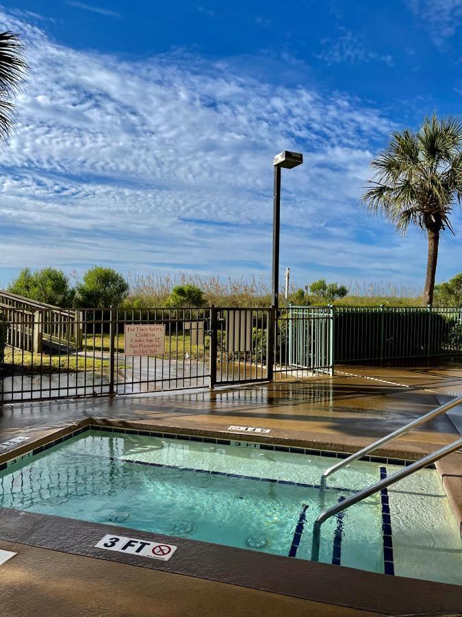 Oceanview Condo With Pool, Hot Tub, Balcony, Right On The Beach Myrtle Beach Eksteriør bilde