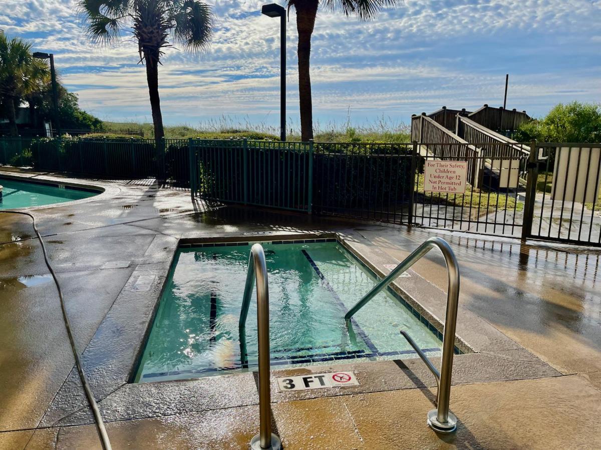 Oceanview Condo With Pool, Hot Tub, Balcony, Right On The Beach Myrtle Beach Eksteriør bilde